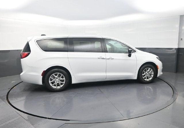 2027 Chrysler Pacifica LX