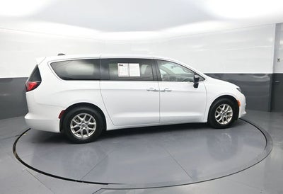2024 Chrysler Voyager LX