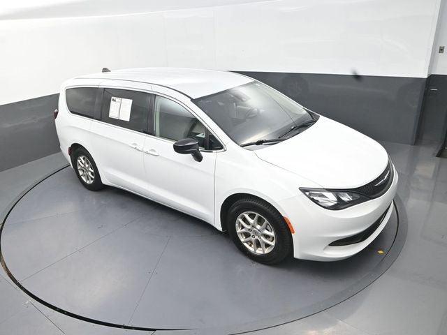 2024 Chrysler Voyager LX