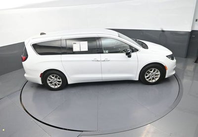 2024 Chrysler Voyager LX