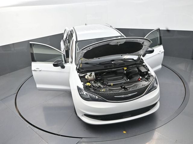 2024 Chrysler Voyager LX