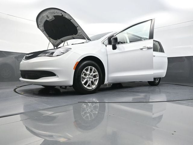 2024 Chrysler Voyager LX