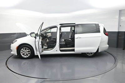 2024 Chrysler Voyager LX