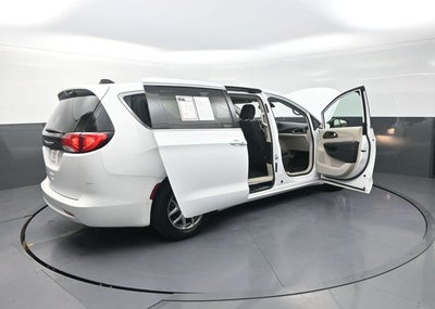 2024 Chrysler Voyager LX