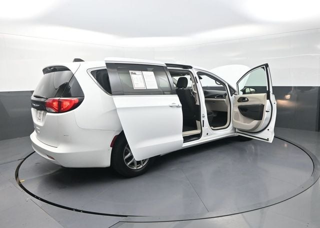 2024 Chrysler Voyager LX