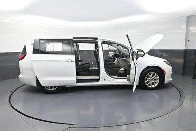 2024 Chrysler Voyager LX