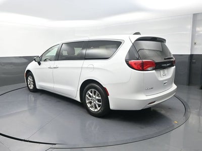 2024 Chrysler Voyager LX
