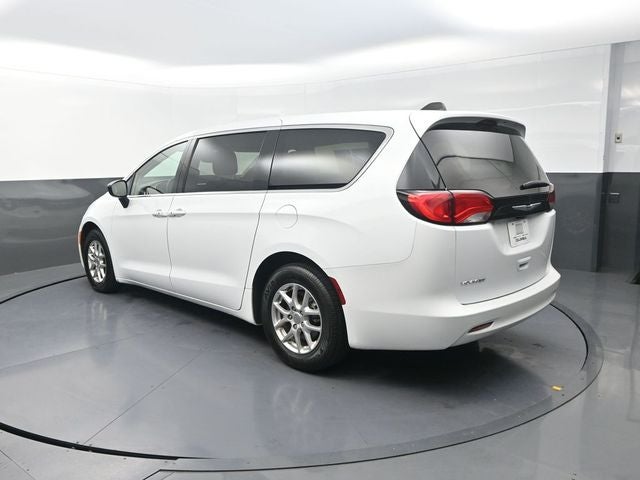 2024 Chrysler Voyager LX