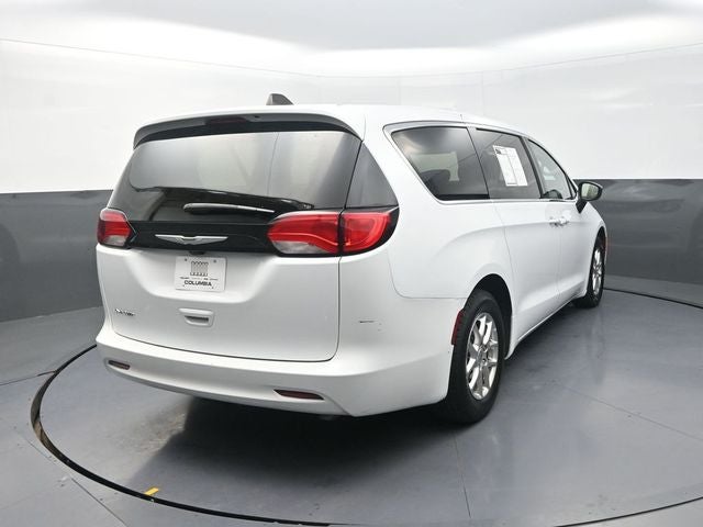 2024 Chrysler Voyager LX