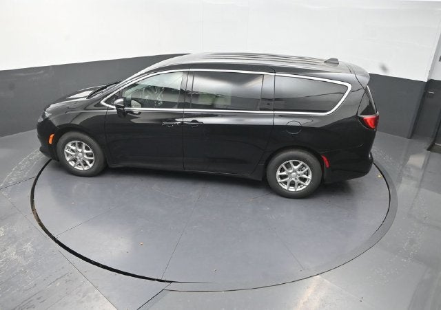 2027 Chrysler Pacifica LX