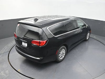 2027 Chrysler Pacifica LX