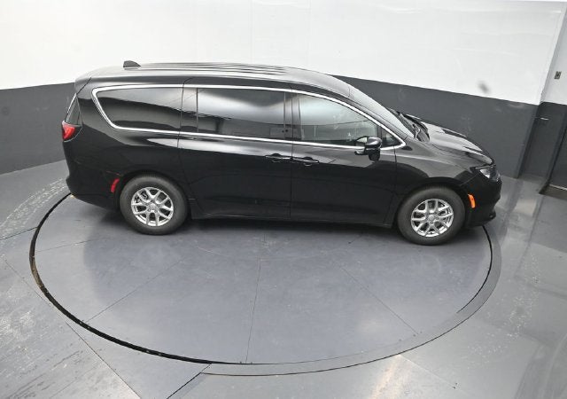 2027 Chrysler Pacifica LX