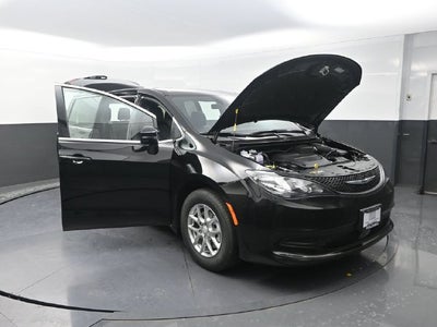 2027 Chrysler Pacifica LX