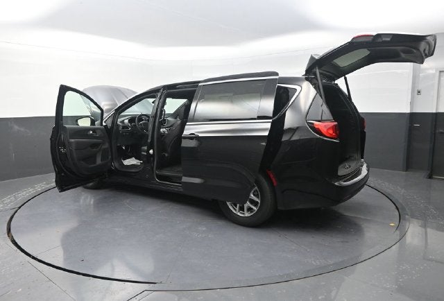 2027 Chrysler Pacifica LX