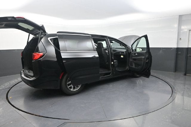 2027 Chrysler Pacifica LX