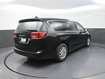 2027 Chrysler Pacifica LX
