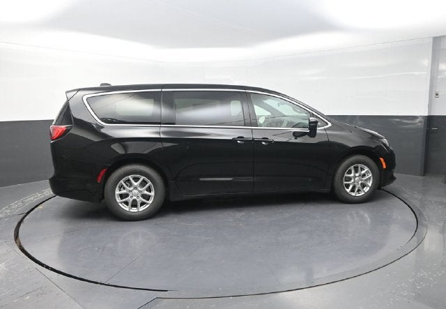 2027 Chrysler Pacifica LX