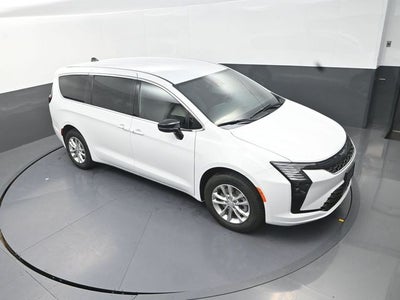 2027 Chrysler Pacifica Select