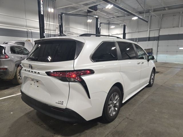 2022 Toyota Sienna XLE 7 Passenger