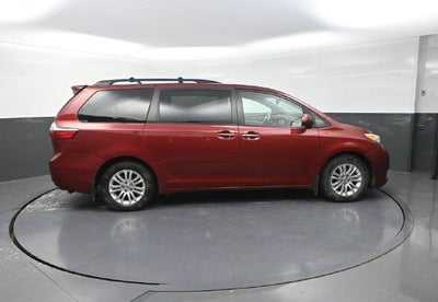 2017 Toyota Sienna XLE 8 Passenger