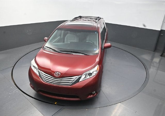 2017 Toyota Sienna XLE 8 Passenger