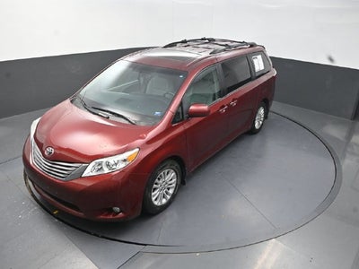 2017 Toyota Sienna XLE 8 Passenger
