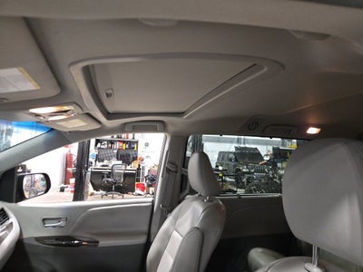 2017 Toyota Sienna XLE 8 Passenger