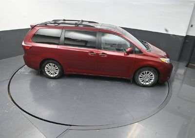 2017 Toyota Sienna XLE 8 Passenger