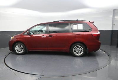 2017 Toyota Sienna XLE 8 Passenger