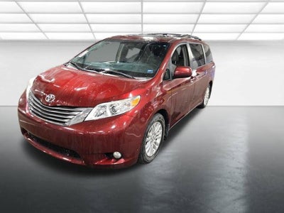 2017 Toyota Sienna XLE 8 Passenger