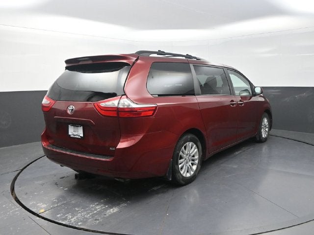 2017 Toyota Sienna XLE 8 Passenger
