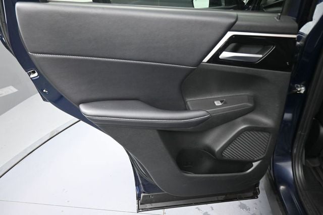 2024 Mitsubishi Outlander Base