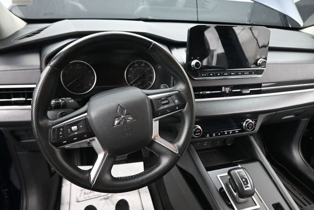 2024 Mitsubishi Outlander Base