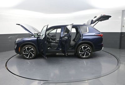 2024 Mitsubishi Outlander Base