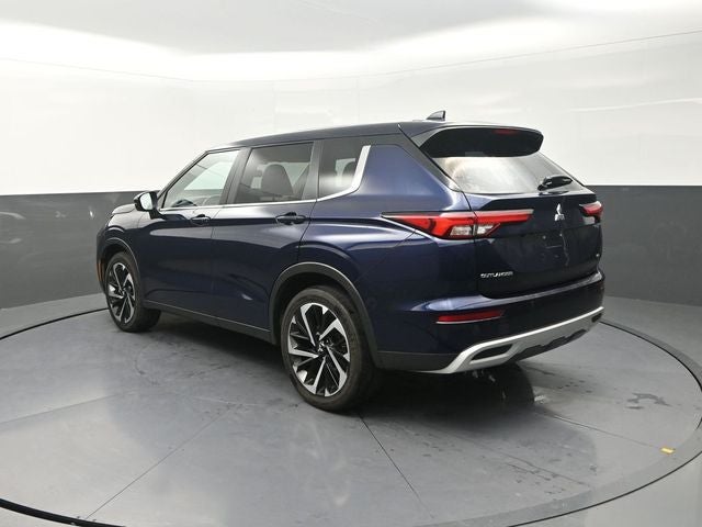 2024 Mitsubishi Outlander Base
