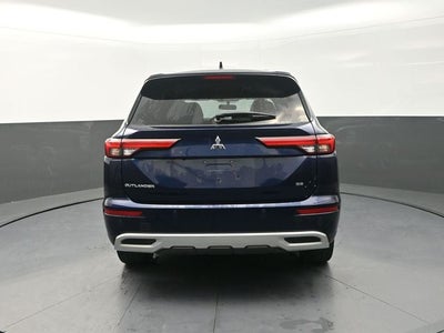 2024 Mitsubishi Outlander Base