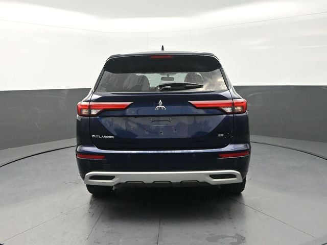 2024 Mitsubishi Outlander Base