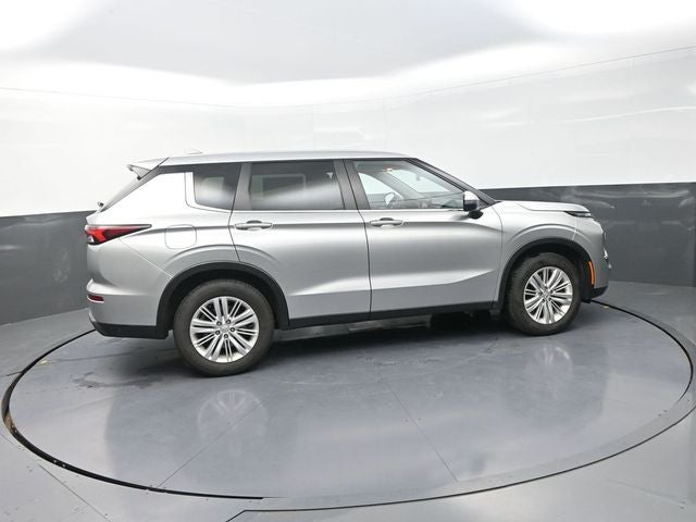 2022 Mitsubishi Outlander ES