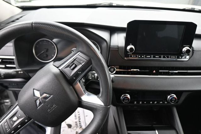 2022 Mitsubishi Outlander ES