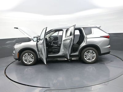 2022 Mitsubishi Outlander ES