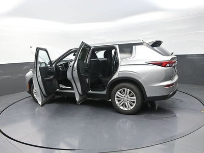 2022 Mitsubishi Outlander ES