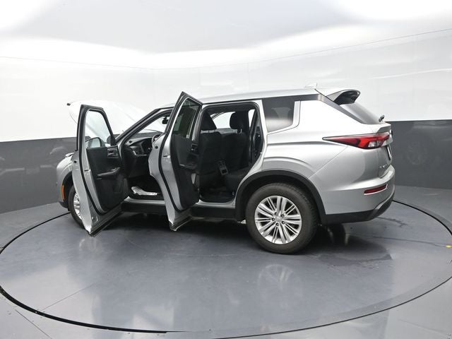 2022 Mitsubishi Outlander ES