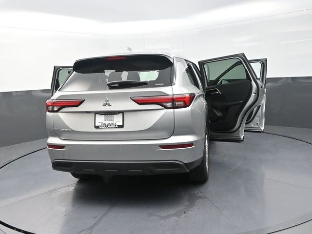 2022 Mitsubishi Outlander ES