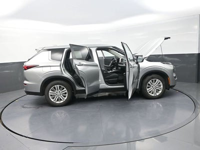 2022 Mitsubishi Outlander ES