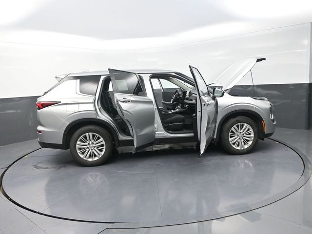 2022 Mitsubishi Outlander ES