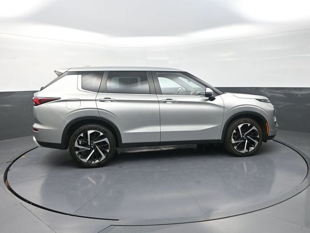 2023 Mitsubishi Outlander Base
