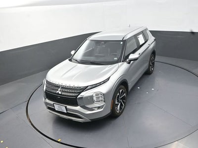 2023 Mitsubishi Outlander Base