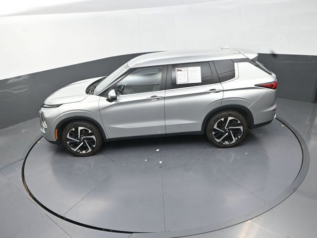 2023 Mitsubishi Outlander Base
