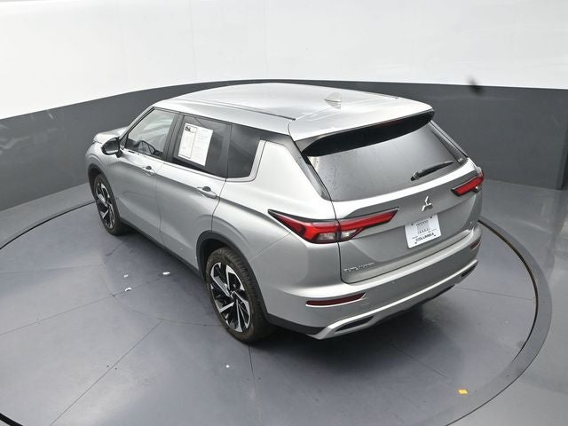 2023 Mitsubishi Outlander Base
