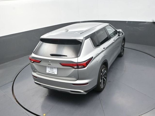 2023 Mitsubishi Outlander Base